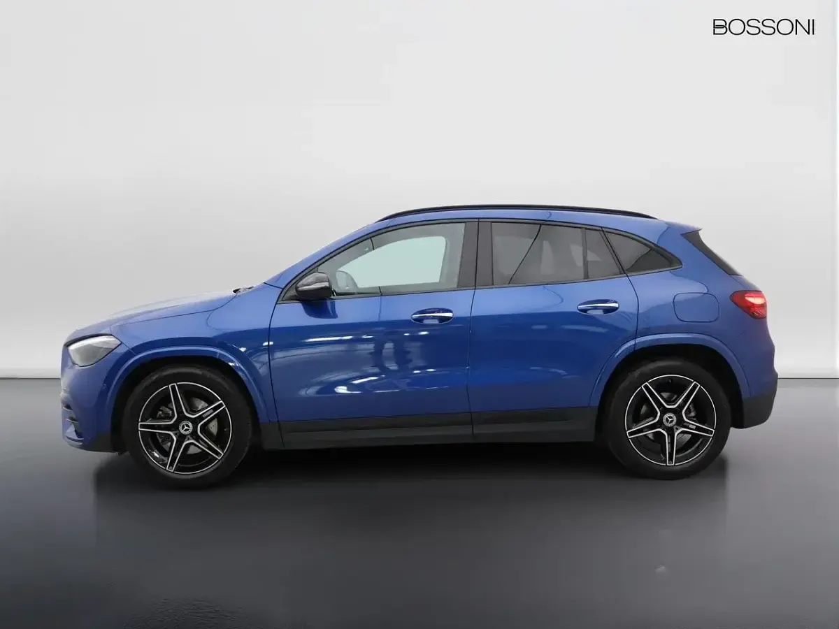 Usata Mercedes GLA200 AMG Line Premium 150 CV (110 kW) 2023 Blu SUV