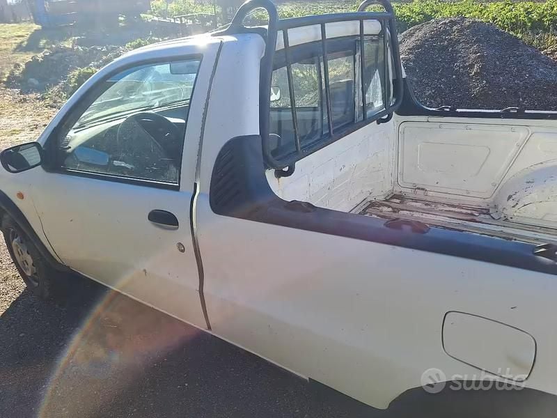 Usata Fiat Strada 2002 Bianco