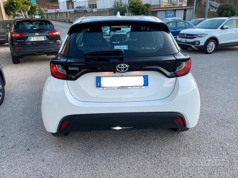 Usata Toyota Yaris Active 72 CV (52 kW) 2022 Bianco Berlina