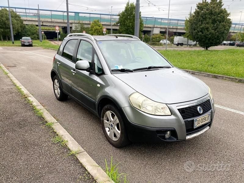 Usata Fiat Sedici Dynamic 107 CV (78 kW) 2006 Argento SUV