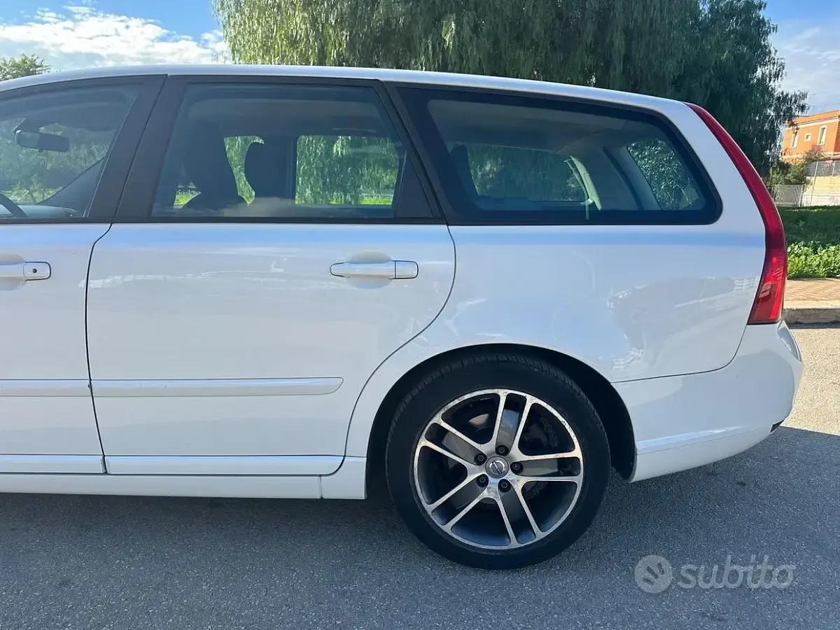 Usata Volvo V50 115 CV (84 kW) 2010 Bianco Station wagon