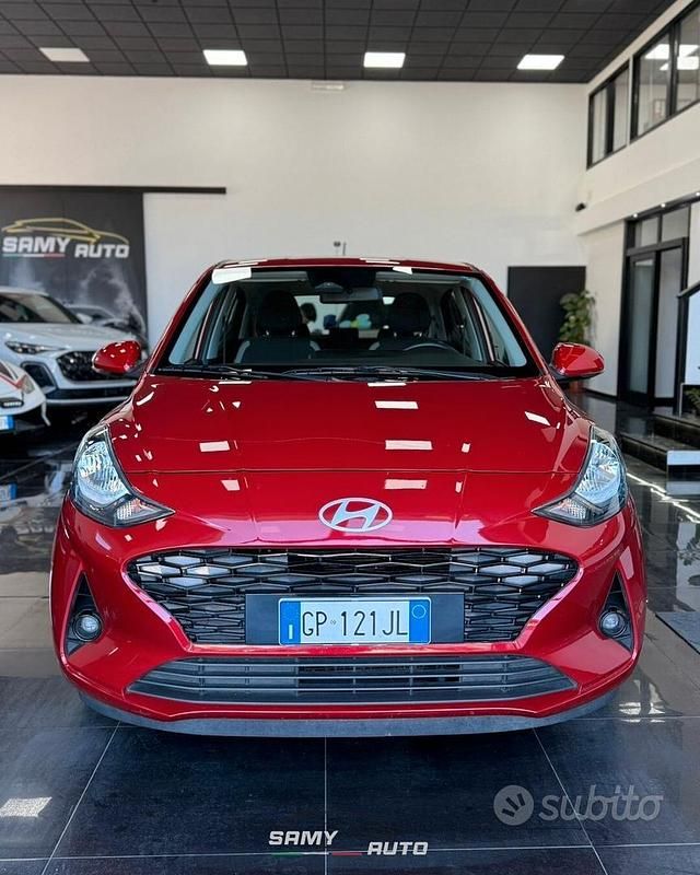 Usata Hyundai i10 67 CV (49 kW) 2023 Rosso Utilitaria