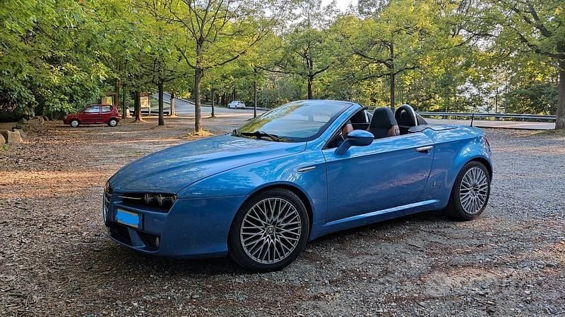 Blu/azzurro Usata 2006 Alfa Romeo Spider Exclusive Cabrio | 19.000 € (Cara) - Immagine 1/4