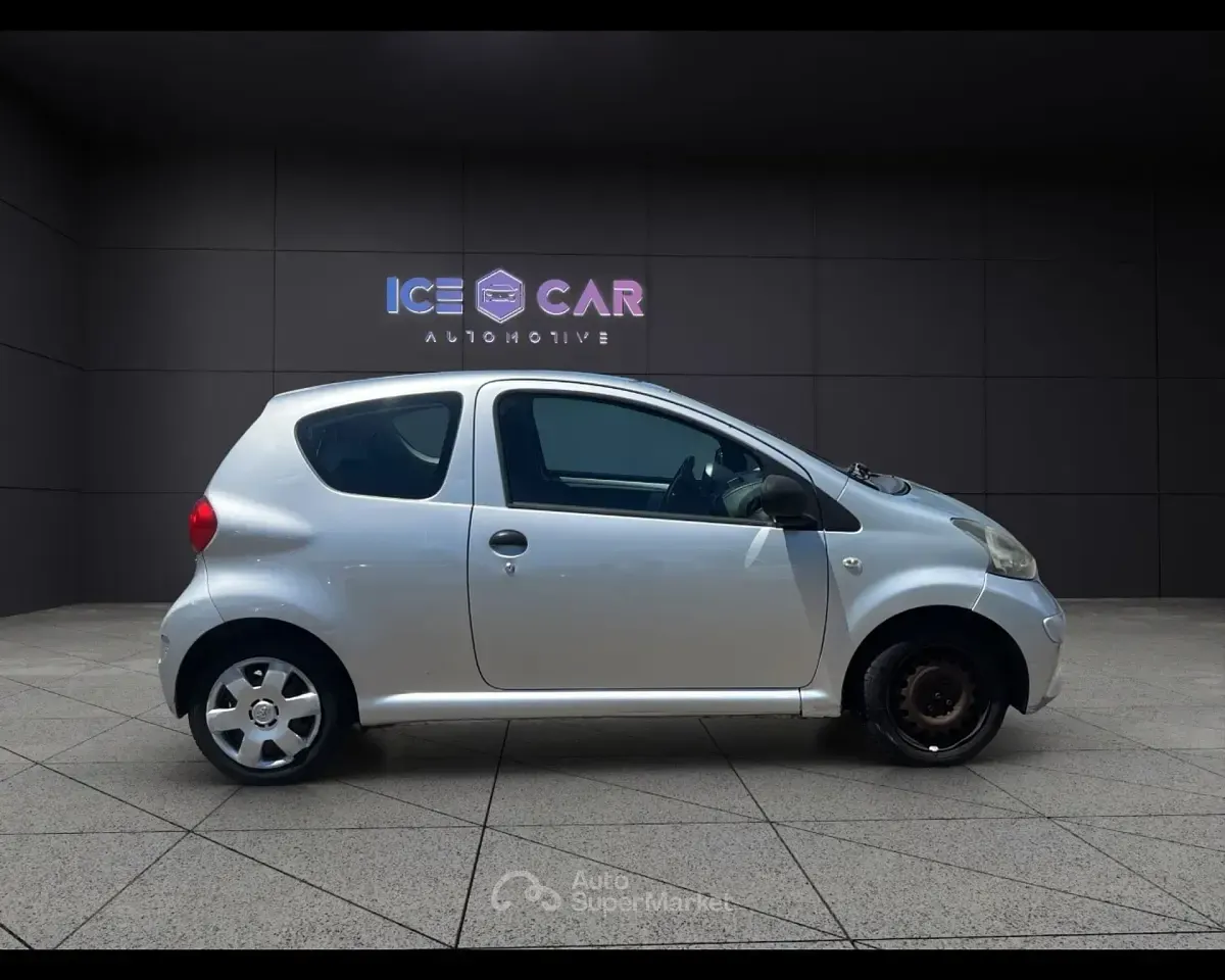 Usata Toyota Aygo 68 CV (50 kW) 2006 Argento Utilitaria