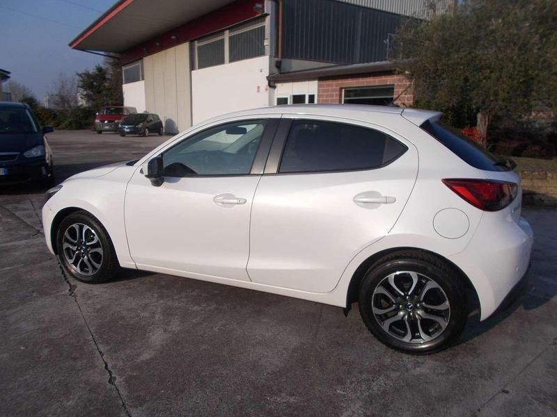 Usata Mazda 2 Exceed 105 CV (77 kW) 2016 Bianco Berlina