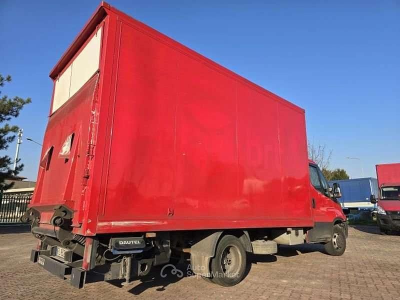 Usata Iveco Daily 140 CV (102 kW) 2017 Rosso Furgone