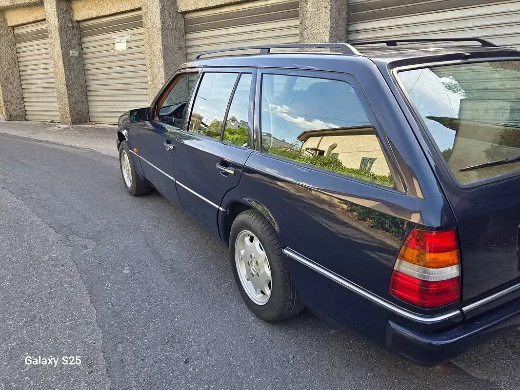 Usata Mercedes E300 188 CV (138 kW) 1995 Blu/azzurro Station wagon