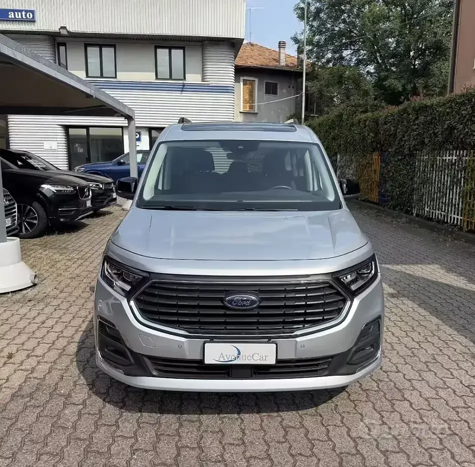 Käytetty Ford Tourneo Connect 102 HP (75 kW) 2024 Harmaa Tila-auto