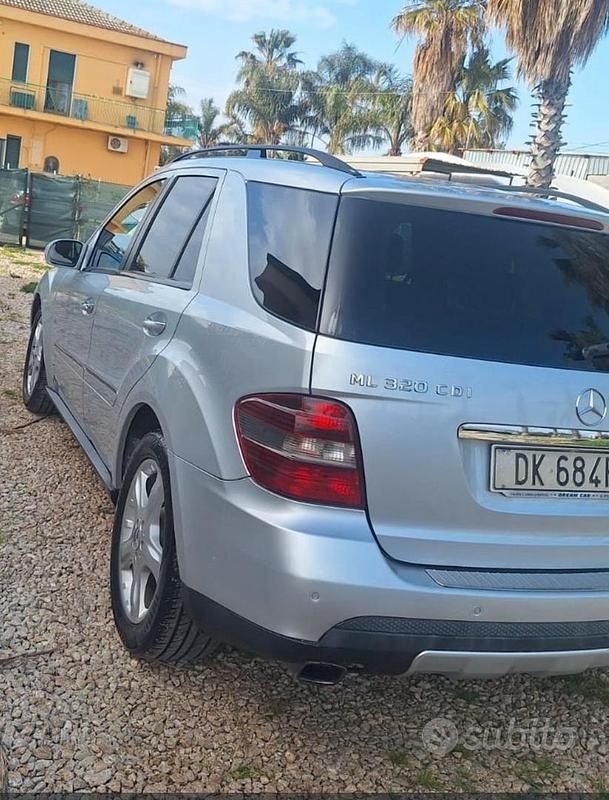 Usata Mercedes ML320 224 CV (164 kW) 2007 Grigio SUV