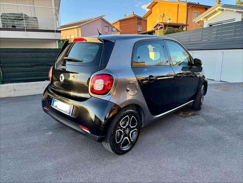 Usata Smart ForFour Prime 71 CV (52 kW) 2018 Nero Utilitaria
