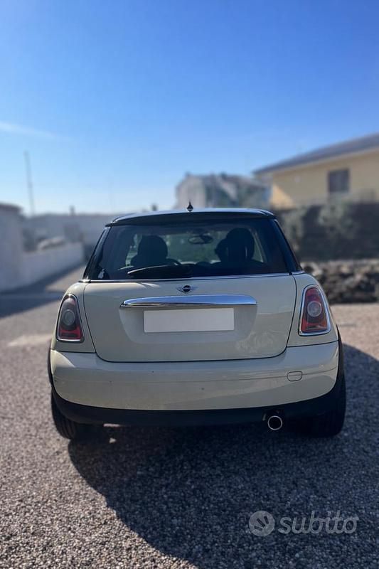 Usata Mini Cooper 109 CV (80 kW) 2009 Bianco Utilitaria
