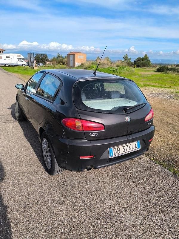 Usata Alfa Romeo 147 120 CV (88 kW) 2006 Nero Utilitaria