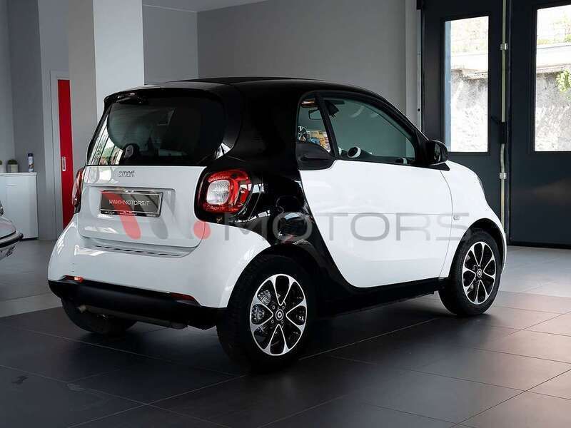Usata Smart ForTwo Coupé Passion 71 CV (52 kW) 2017 Bianco pastello Utilitaria