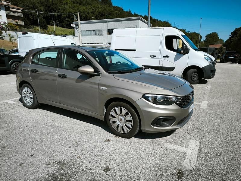 Usata Fiat Tipo Easy 95 CV (69 kW) 2019 Grigio Berlina