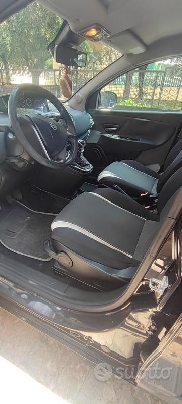 Usata Lancia Ypsilon 84 CV (61 kW) 2014 Nero Utilitaria