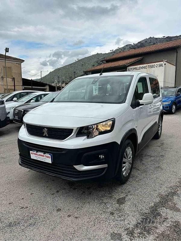 Usata Peugeot Rifter Active 102 CV (75 kW) 2021 Bianco Monovolume