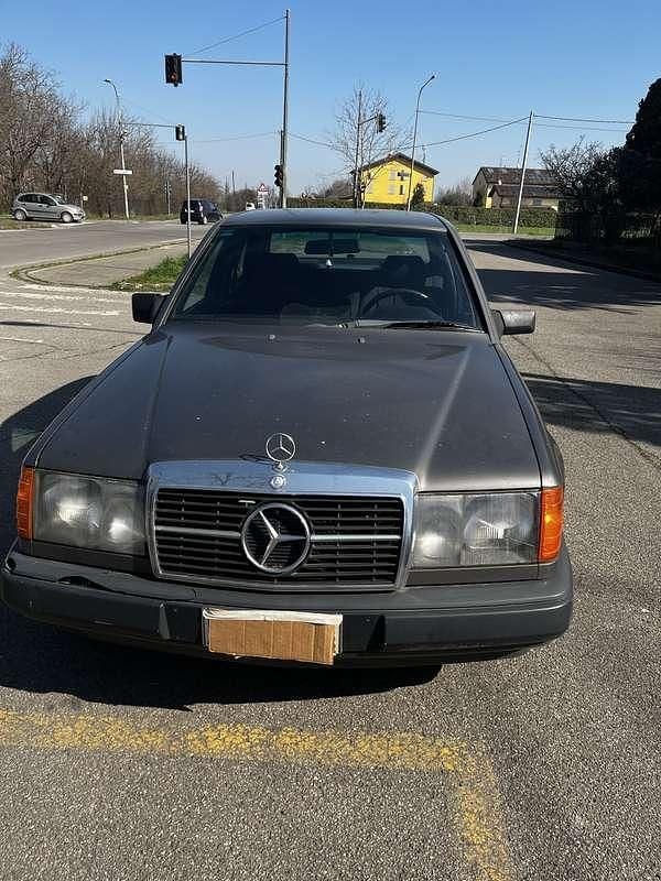 Usata Mercedes E200 122 CV (89 kW) 1984