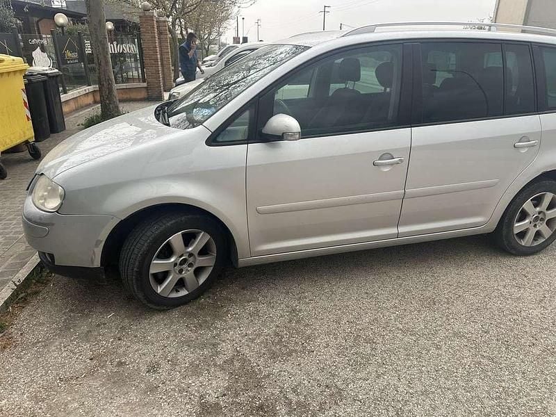 Usata VW Touran Sport 140 CV (102 kW) 2005 Monovolume