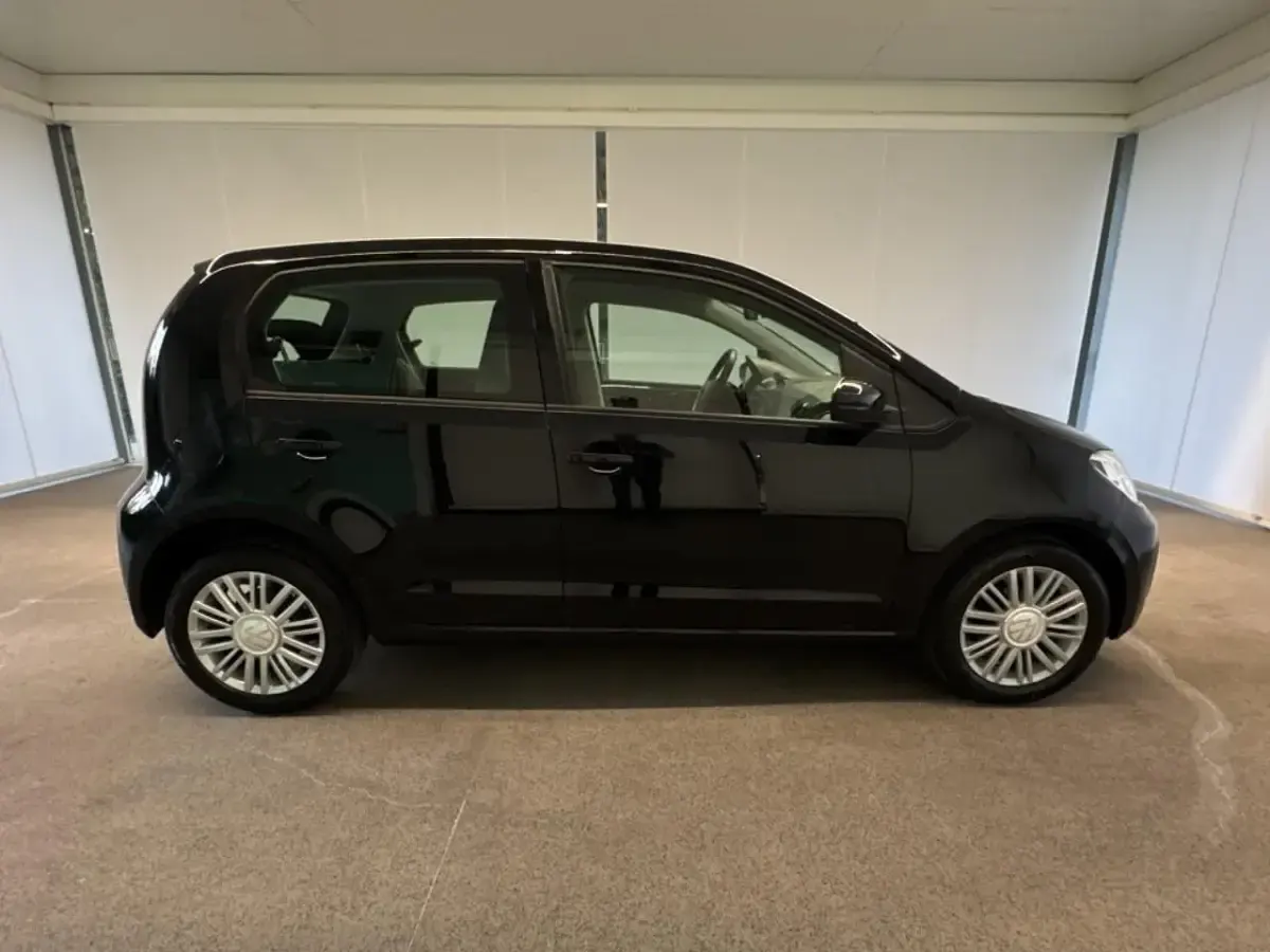 Usata VW up! Move 65 CV (47 kW) 2023 Nero Utilitaria