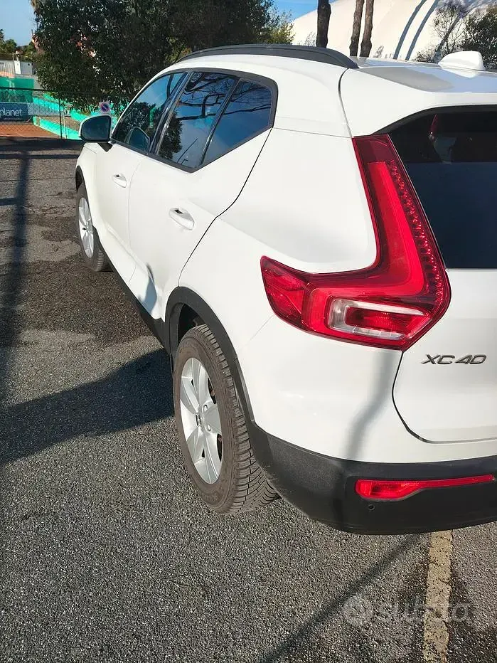 Usata Volvo XC40 Momentum 190 CV (139 kW) 2018 Bianco SUV