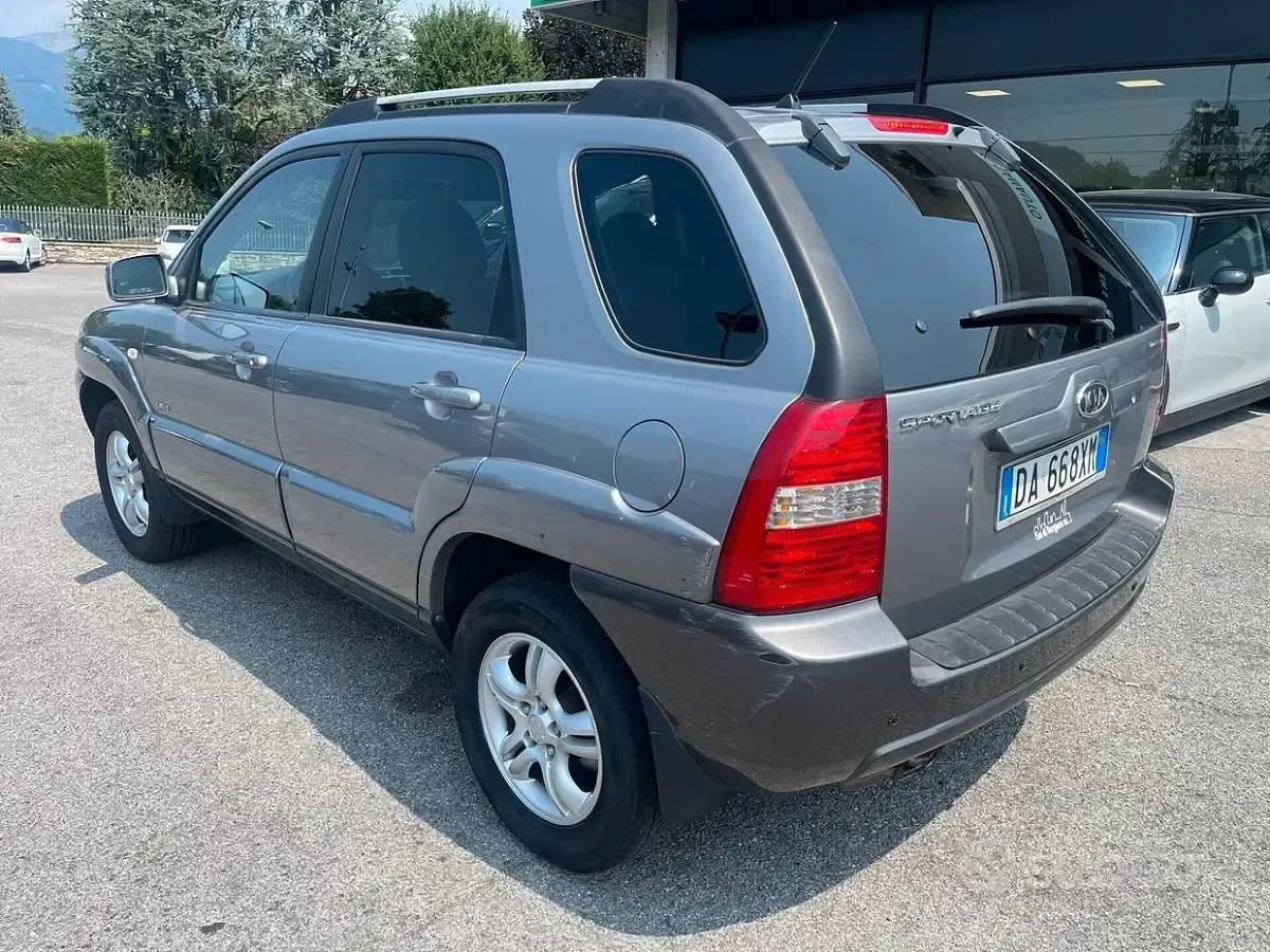 Usata Kia Sorento Active 140 CV (102 kW) 2006 Grigio SUV