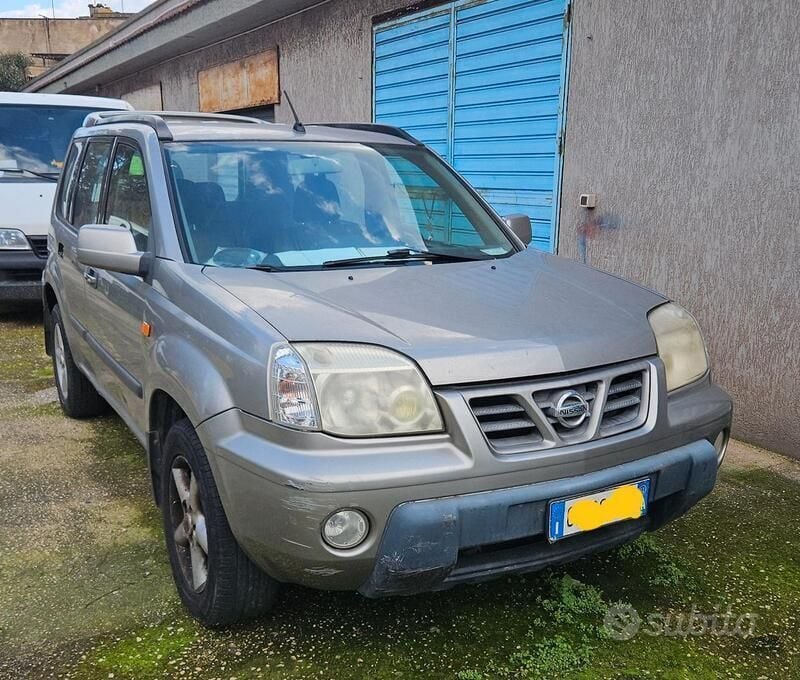 Usata Nissan X-Trail 114 CV (83 kW) 2002 Grigio SUV