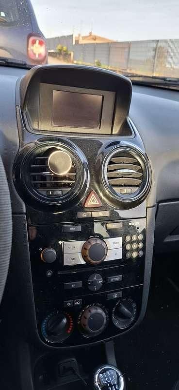 Usata Opel Corsa Edition 95 CV (69 kW) 2013 Berlina