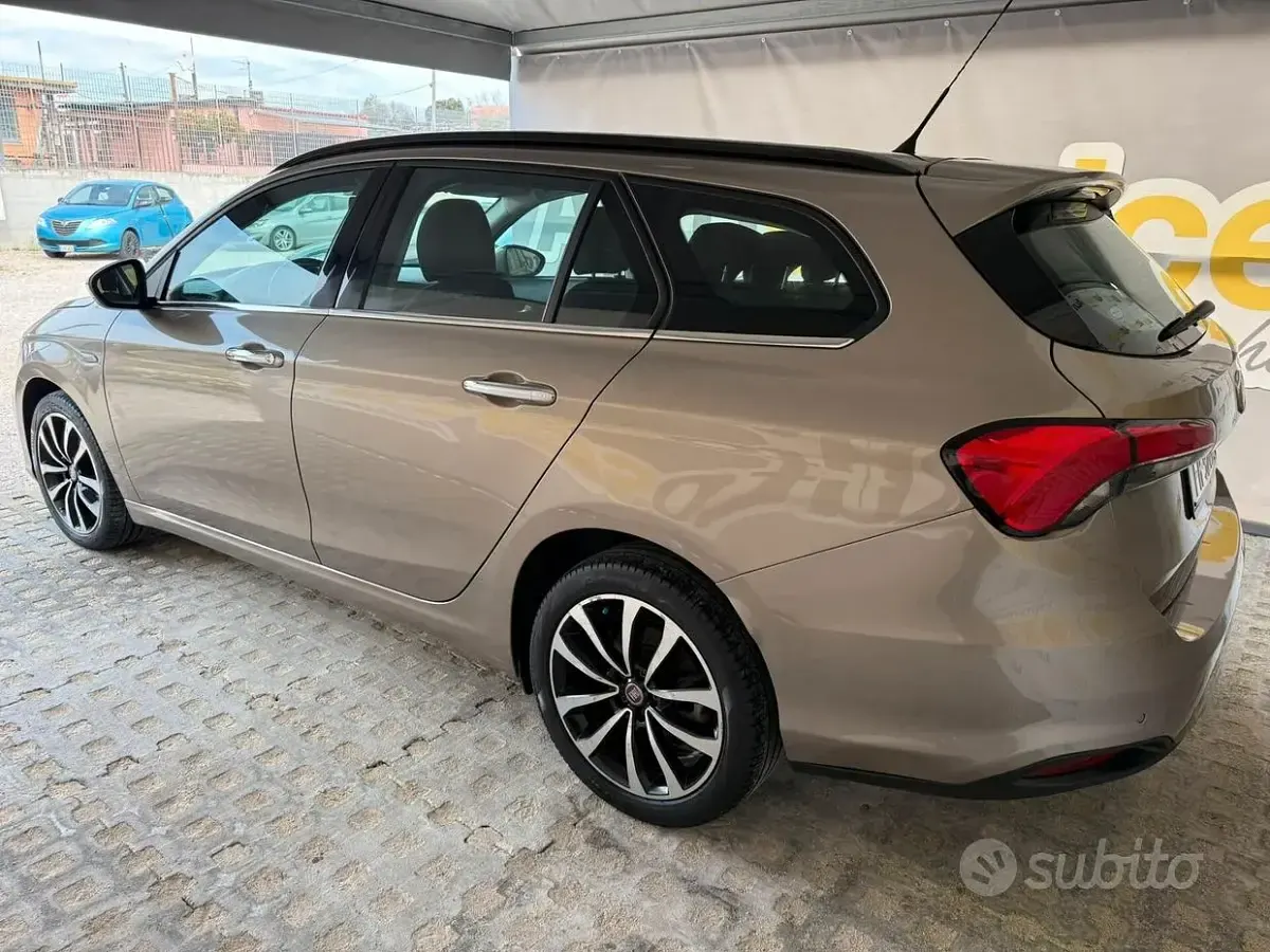 Usata Fiat Tipo Lounge 120 CV (88 kW) 2017 Marrone Station wagon