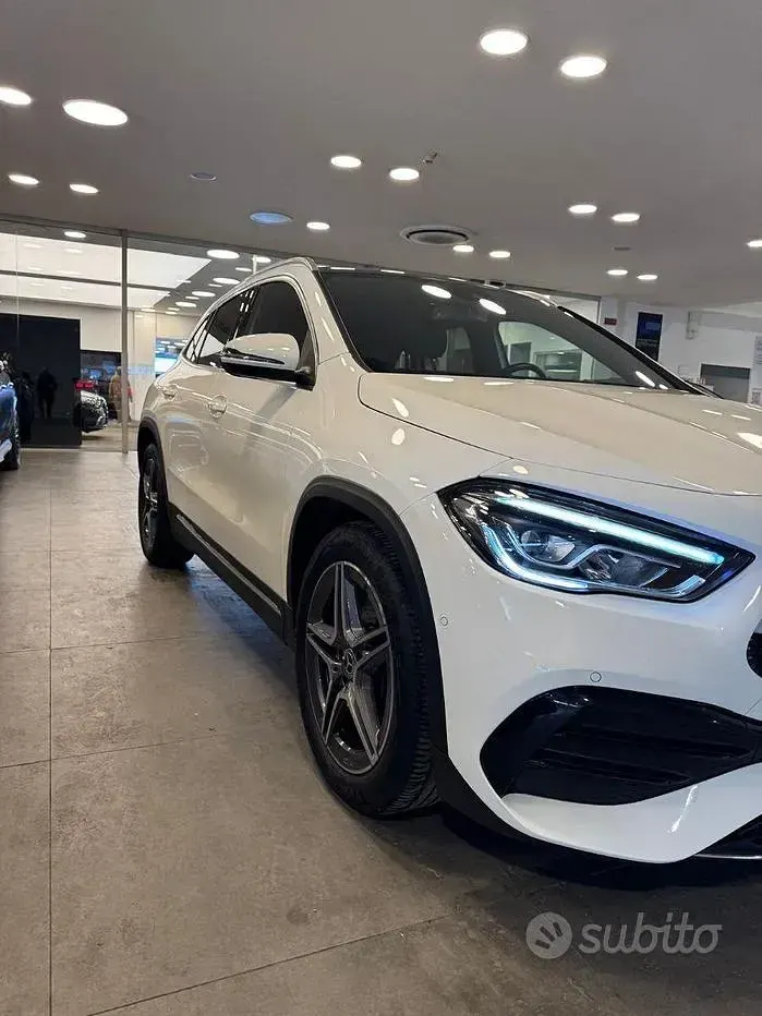 Usata Mercedes GLA200 150 CV (110 kW) 2023 Bianco SUV