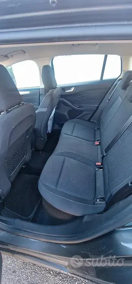 Usata Ford Focus 120 CV (88 kW) 2019 Grigio Station wagon