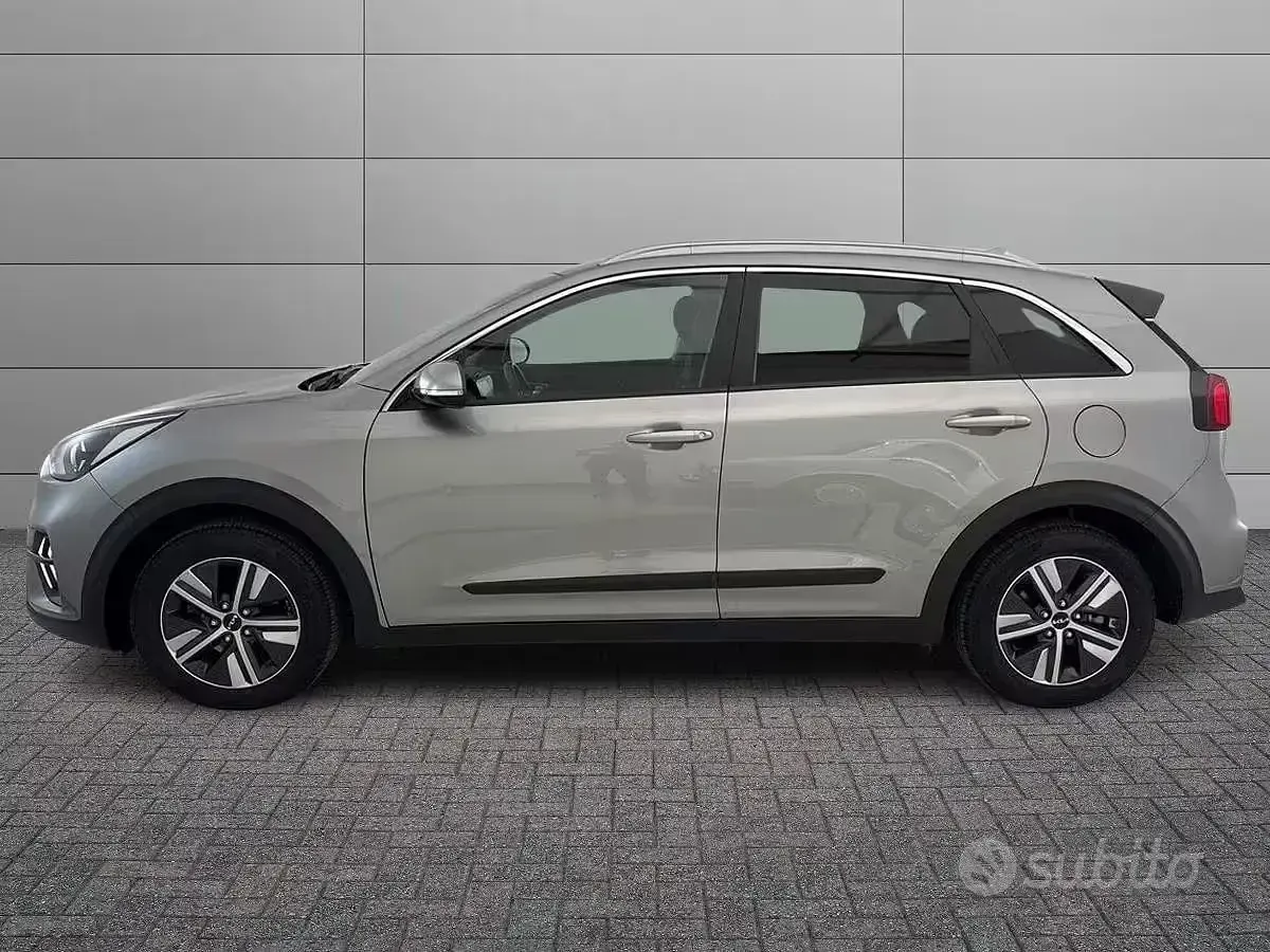 Usata Kia Niro Urban 105 CV (77 kW) 2022 Grigio SUV