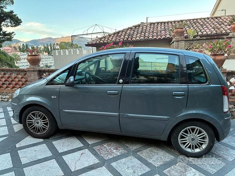 Usata Lancia Musa 77 CV (56 kW) 2009 Grigio Monovolume