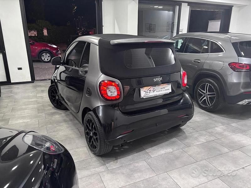 Usata Smart ForTwo Cabrio Passion 90 CV (66 kW) 2016 Nero Cabrio