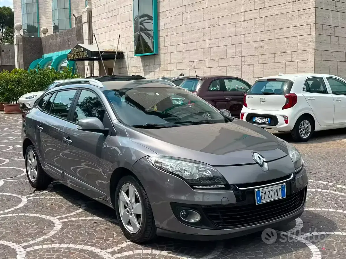 Usata Renault Mégane GrandTour 110 CV (80 kW) 2012 Marrone Station wagon