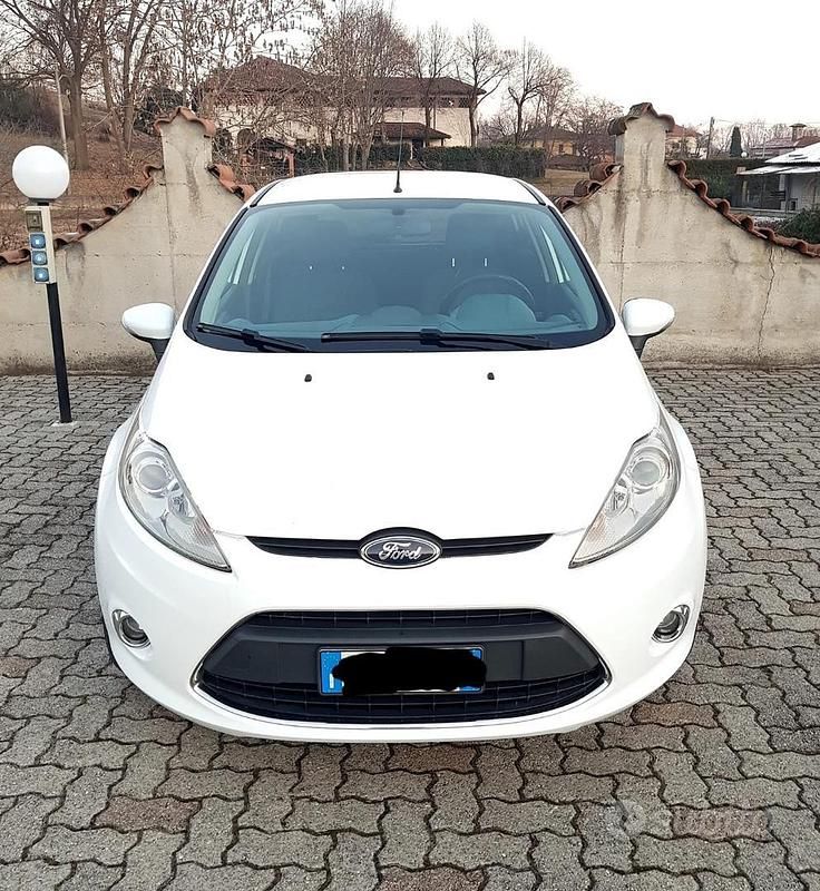 Usata Ford Fiesta Titanium 95 CV (69 kW) 2011 Bianco Berlina