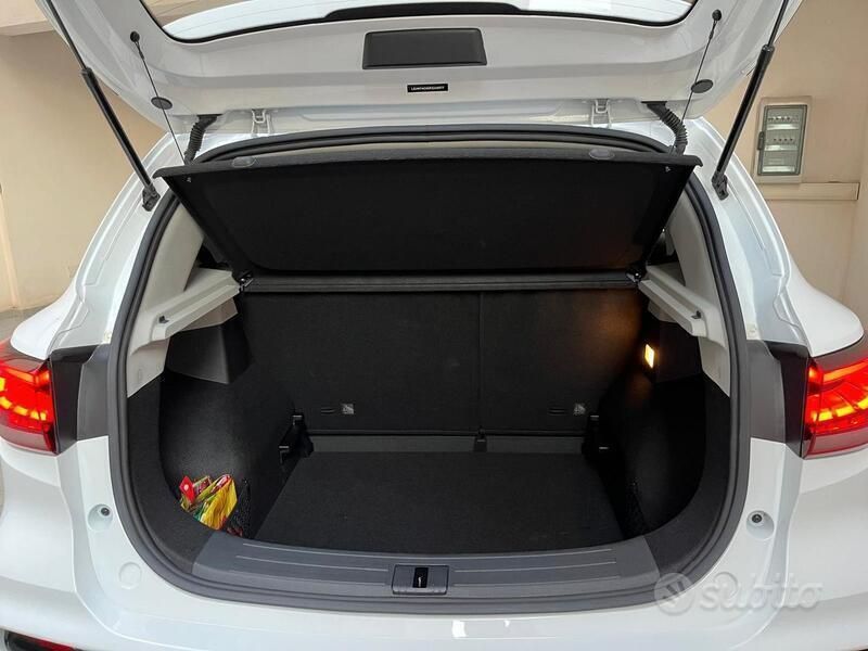 Usata MG ZS Luxury 111 CV (81 kW) 2023 Bianco Berlina