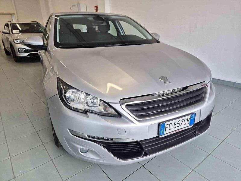Usata Peugeot 308 Active 110 CV (80 kW) 2015 Argento metallizzato Station wagon