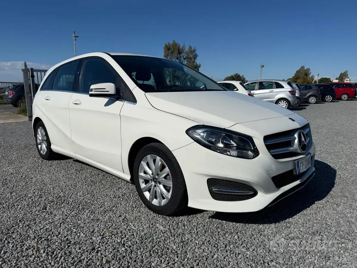 Begagnad Mercedes B160 Premium 90 HK (66 kW) 2018 Vit Minibuss