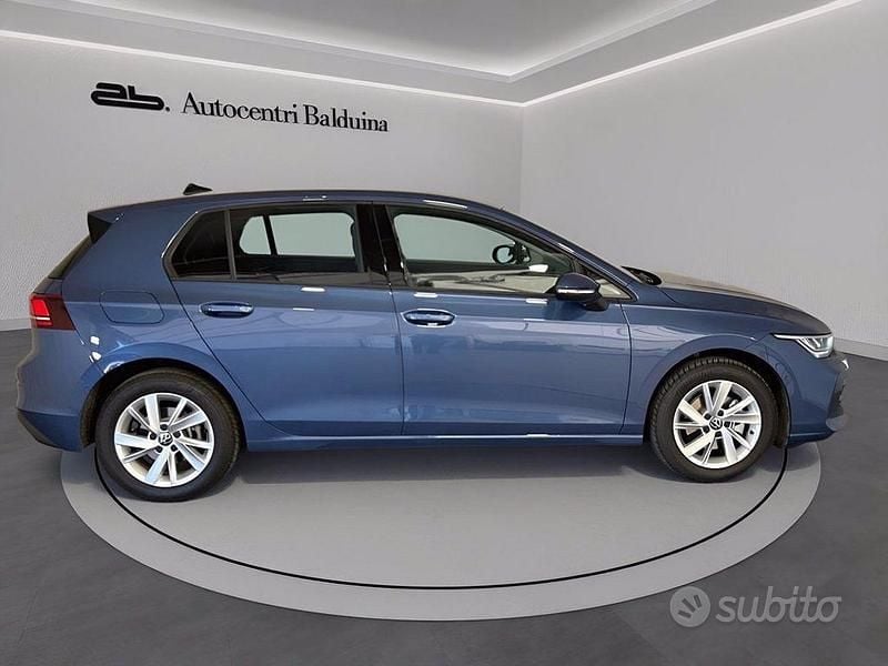 Usata VW Golf VIII Edition 150 CV (110 kW) 2024 Anemone blue metallizzato Berlina