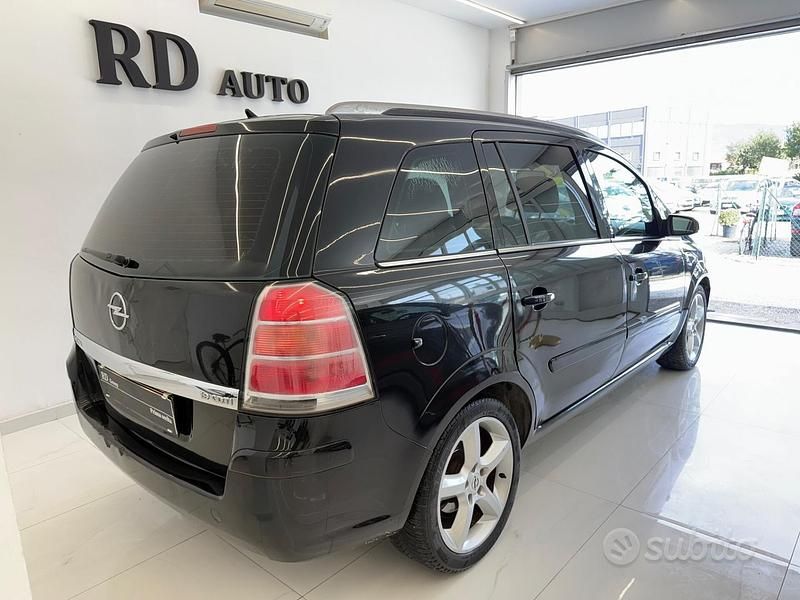 Usata Opel Zafira Cosmo 120 CV (88 kW) 2006 Nero Monovolume