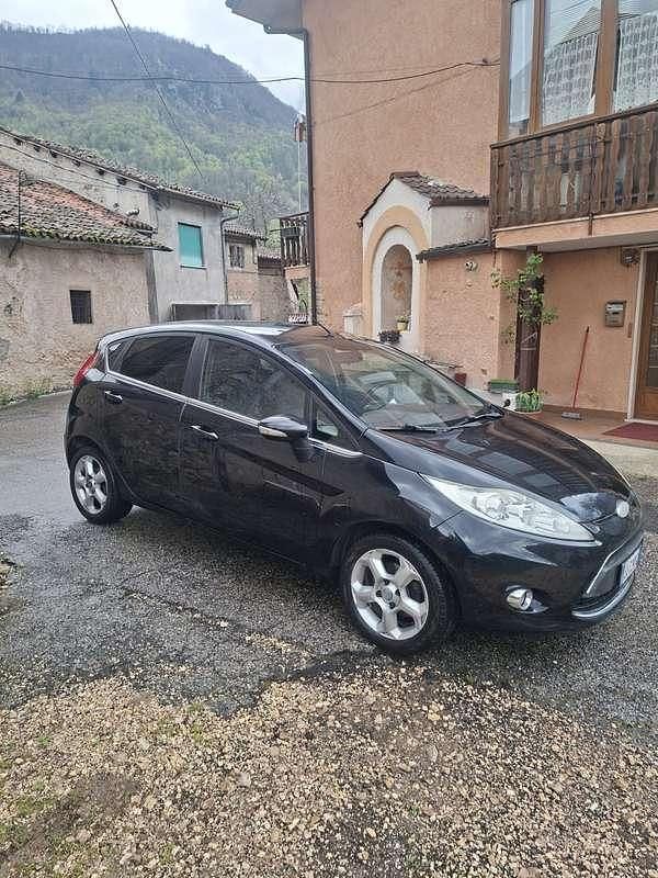 Usata Ford Fiesta 92 CV (67 kW) 2010 Utilitaria
