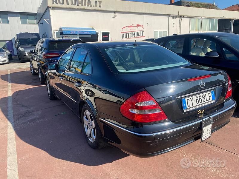 Begagnad Mercedes E280 Avantgarde 177 HK (130 kW) 2005 Svart Sedan