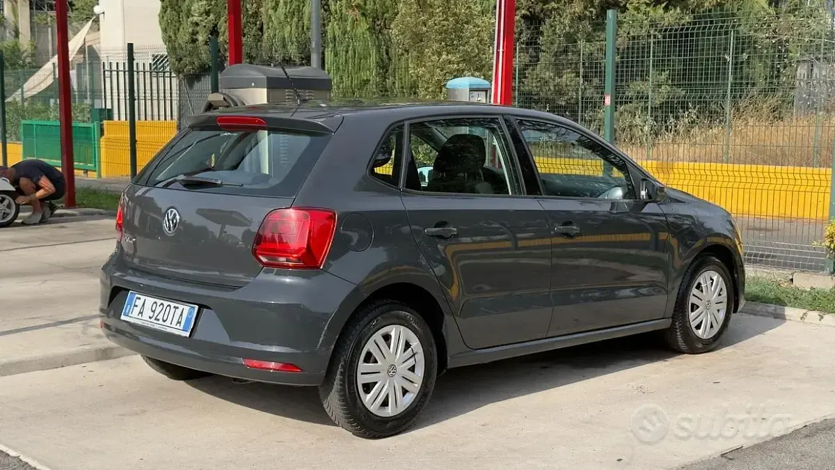 Usata VW Polo Trendline 60 CV (44 kW) 2015 Grigio Utilitaria