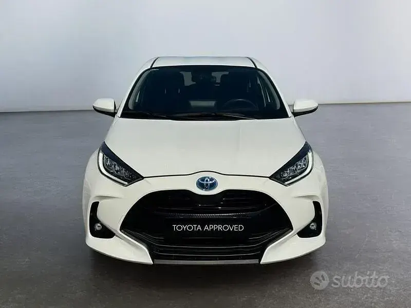 Usata Toyota Yaris Hybrid Trend 116 CV (85 kW) 2022 Bianco Berlina