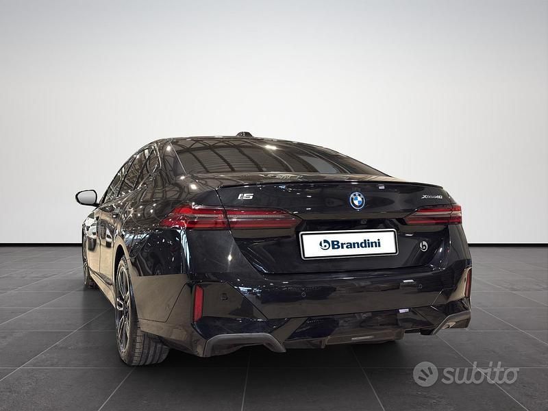 Usata BMW i5 M Sport 289 kW (394 CV) 2025 Black sapphire met. Berlina