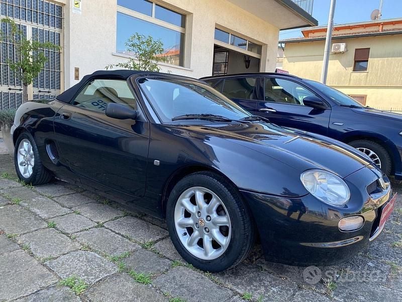 Usata MG F 111 CV (81 kW) 2001 Nero Cabrio