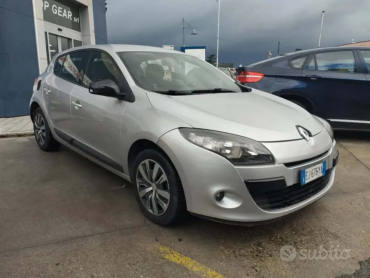 Usata Renault Mégane 110 CV (80 kW) 2011 Grigio Berlina