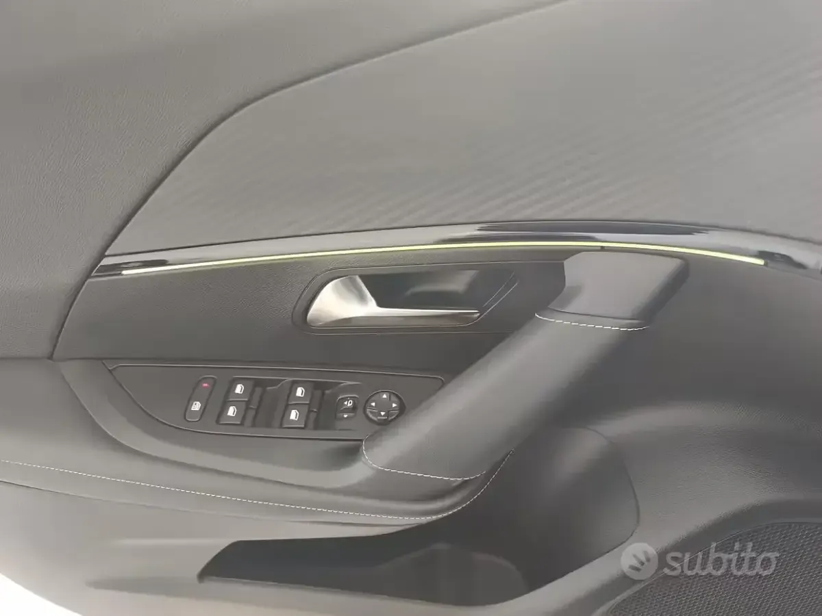 Usata Peugeot 2008 GT 130 CV (95 kW) 2023 Grigio SUV