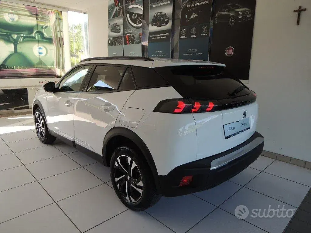 Usata Peugeot 2008 Allure 131 CV (96 kW) 2021 Bianco SUV