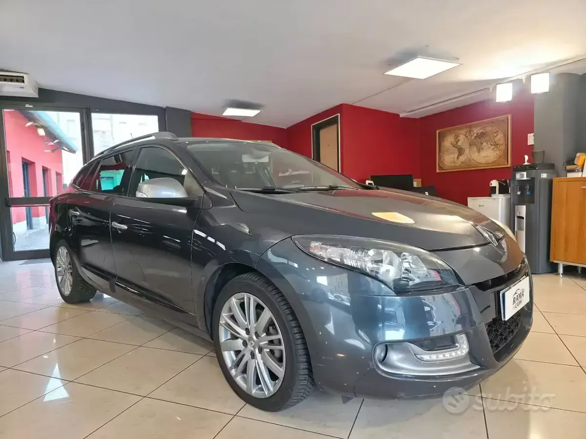 Usata Renault Mégane GrandTour 110 CV (80 kW) 2012 Grigio Station wagon